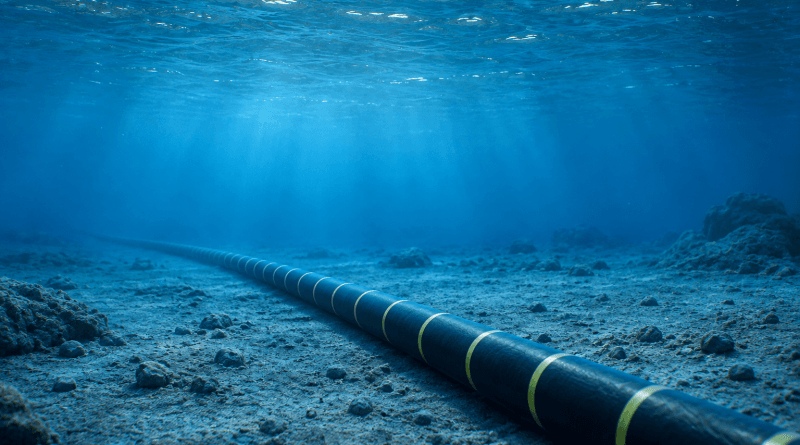 Kabel serat optik bawah laut sebagai jalur komunikasi internet